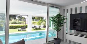 Logement de Prestige avec piscine Vue sur le Golf de la Grande Motte