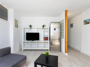 Live Candelaria Serviola with balcony