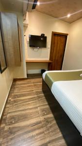 Deluxe Inn - Near Kokilaben Dhirubhai Ambani Hospital