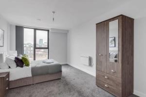 Stylish Contemporary 1BR Apartment in Birmingham