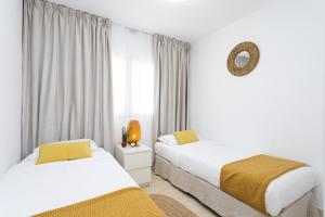 TMS Veramar2, Seafront, AC, Pool & Parking