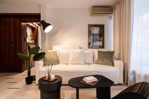 ATELIER 33 , Acropolis Apartments