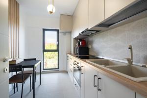 Pepita - Elegant 2BR Apt with Garden View