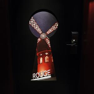 Hotels Secret de Paris - Hotel & Spa : Chambre Double Moulin Rouge avec Jacuzzi et Lit Rond