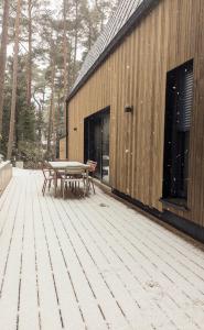 Waldvilla mit Tiny House im Küstenwald