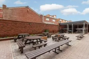 For Students Only Stylish Studios & Duplexes at The Barn in Exeter - 卡伦普顿