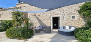 Old Stone Villa with Pool, Jacuzzi, Walled Garden - Villa Kristina