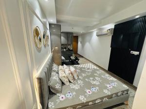 luxury private studio In Zirakpur