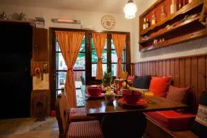 Dandy on the hill Agoriani - Chalet Erato - Fireplace - Graviá