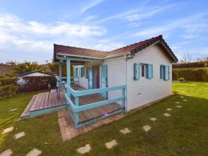 Maisons de vacances Chalet pour 4 dans une residence avec piscine : photos des chambres