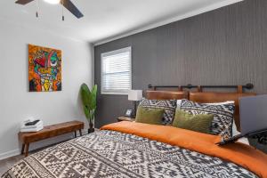 Tranquility Creek - Stylish 2BR - 7 Mins ATL Airport
