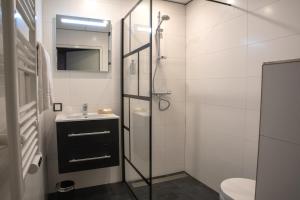 Twin Room with Shower room in Hotel Restaurant de Meulenhoek