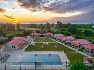 Aashiyana Luxury Cottages - Khilchīpur