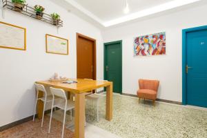 Circle Mirror Center Inn