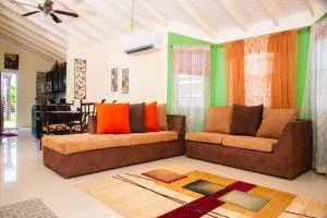 Romantic Place- Peaceful 2-Bedroom Retreat with Pool - Ocho Rios