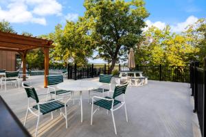 Lakeside Hideaway Pink Room