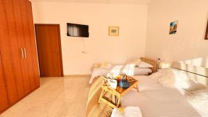 Casa Dora by Ca-Sa Check