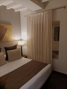 Basic Double Room room in Carris Casa de la Troya