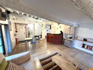 Appartements Toits Vieil Aix - Appartement de charme avec terrasse d'exception centre ville historique proche Cardeurs Et Mairie : photos des chambres