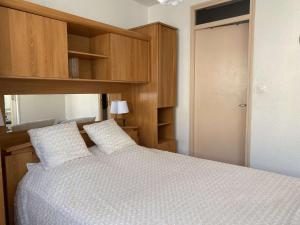 Appartement T2 avec Wifi, Proche Thermes et Commodités, Parking, Classé 2 Étoiles - FR-1-553-235