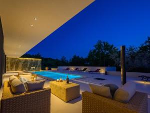 Luxury Villa She for 6 people with 61 m2 private pool, playground & activities on-side for adults and kids