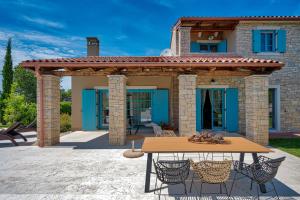 Villa Toscana for 6 people near Umag with private pool, jacuzzi & sea view - pet friendly