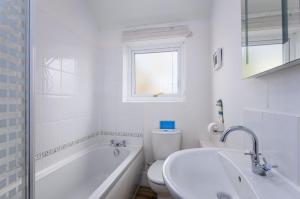 Cosy country cottage, nearby beaches attractions A55