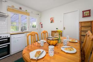 Cosy country cottage, nearby beaches attractions A55