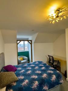 Modern room private bathroom minutes from Deansgate towers and Media city