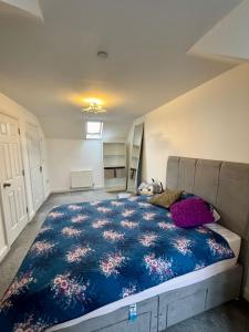 Modern room private bathroom minutes from Deansgate towers and Media city