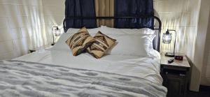 3Bd, King, Brkfst, Large TVs, WD, Sleeps 11, BBQ