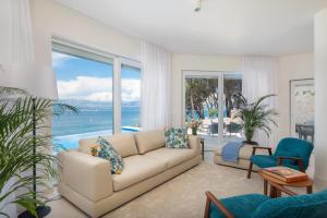 La Villa - BEACHFRONT - INFINITY HEATED POOL - NEW