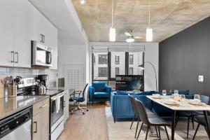 Fully Furnished 2BR Steps from Dwntw Luxe n Cozy