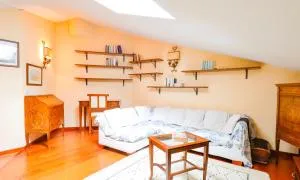 PRESTIGE APARTMENT NEAR THE CENTRE - with Balcony, Wi-Fi - Momigno