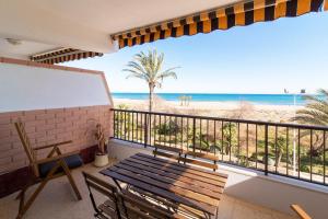 Global Properties, Apartamento en primera linea con impresionantes vistas al mar