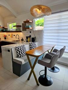 Villa Paraíso, newly renovated,2 bdrm, 2 bath, pool,jacuzzi,close to beach