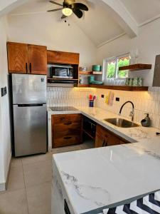 Villa Paraíso, newly renovated,2 bdrm, 2 bath, pool,jacuzzi,close to beach