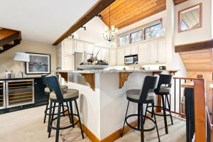 Cozy Townhouse in Avon