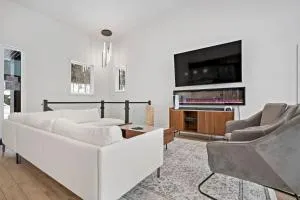 Luxury 5BR Chalet with Sauna, Hot Tub and Game Room - Ла-Консепсьон