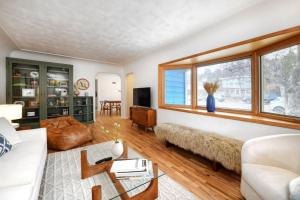 5 minute drive to Pearl Street - Best Neighborhood in Boulder