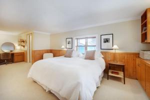 5 minute drive to Pearl Street - Best Neighborhood in Boulder