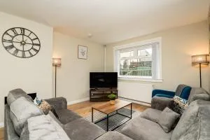 3 Bed House with Driveway - Markinch