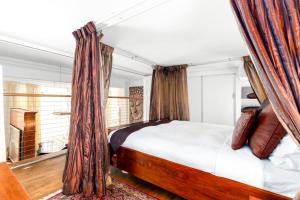 Luxurious and elegant Art Abode