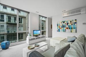 Central apt with Parking and Pool