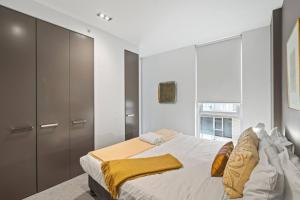 Central apt with Parking and Pool