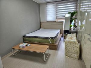 1-2911 #SubwayLine9 #SinnonhyeonStation #1MinWalk #GangnamStation #High-rise city view #CookingAvailable #PrimeLocation