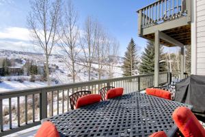 Charming 5BD Mountain Estate Perfect for Families