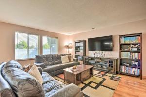 Welcoming Medford Home Near Parks and Downtown! - 3hvězdičkové hotely ve městě Medford