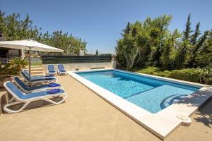 Traditional villa near Pollensa for 4 people by Renthousing