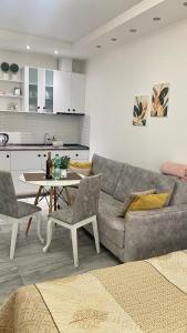 Pirosmani 18D, 12 floor